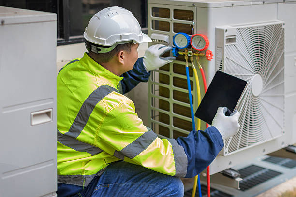 Professional Hvac technician working in Austin, TX